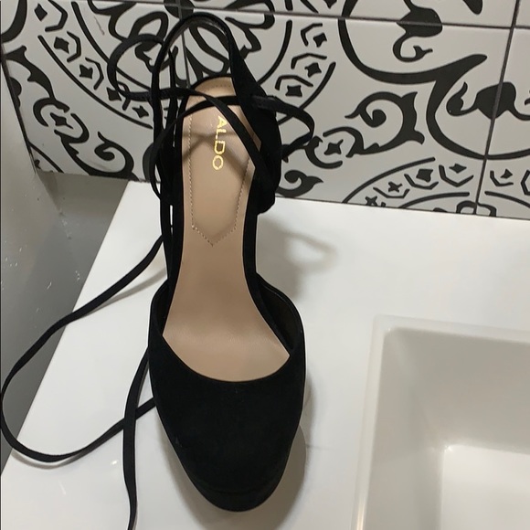 Gorgeous Aldo tie up platform heel!! - Picture 3 of 8